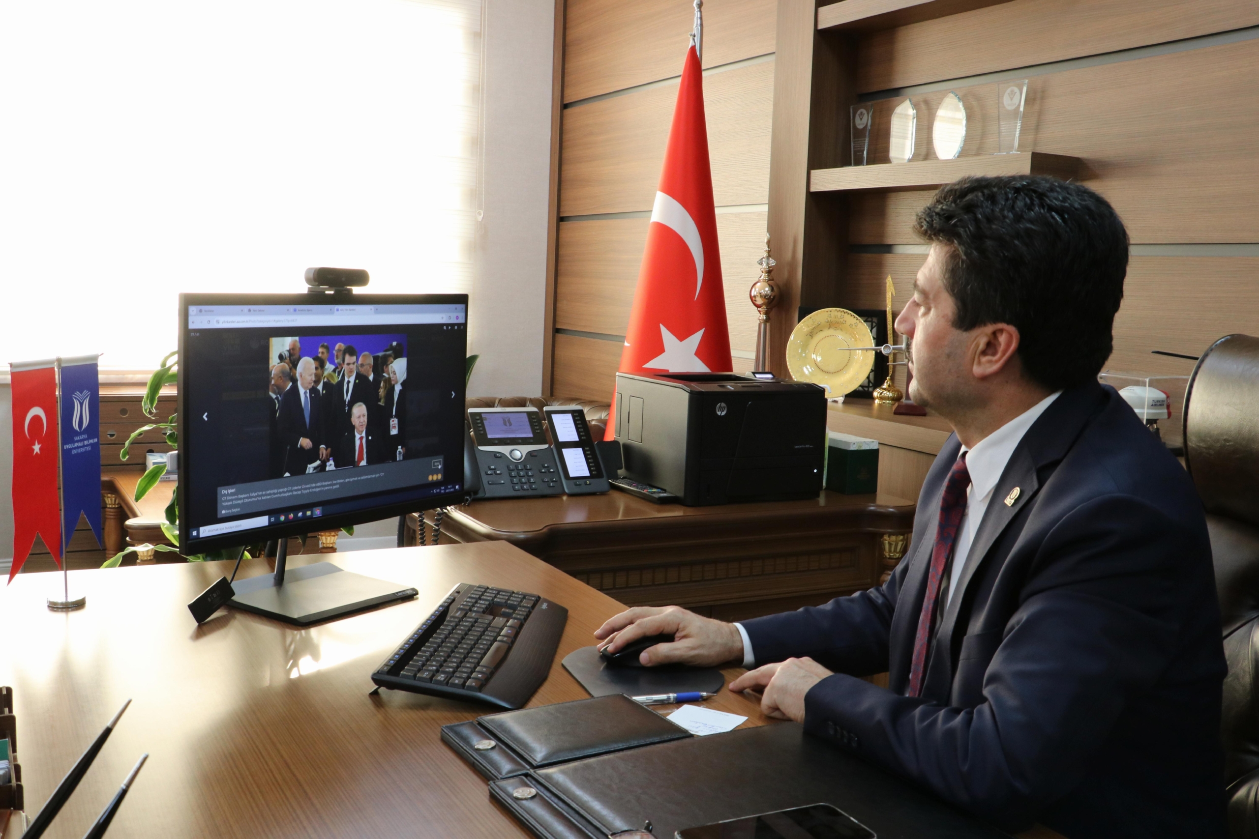 subu-rektoru-saribiyik-aanin-yilin-kareleri-oylamasina-katildi-haberi-hJDyZl4m.jpg
