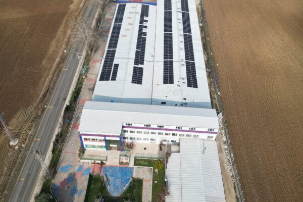 Tekirdağ’da bir okul elektriğini güneşten sağlıyor haberi