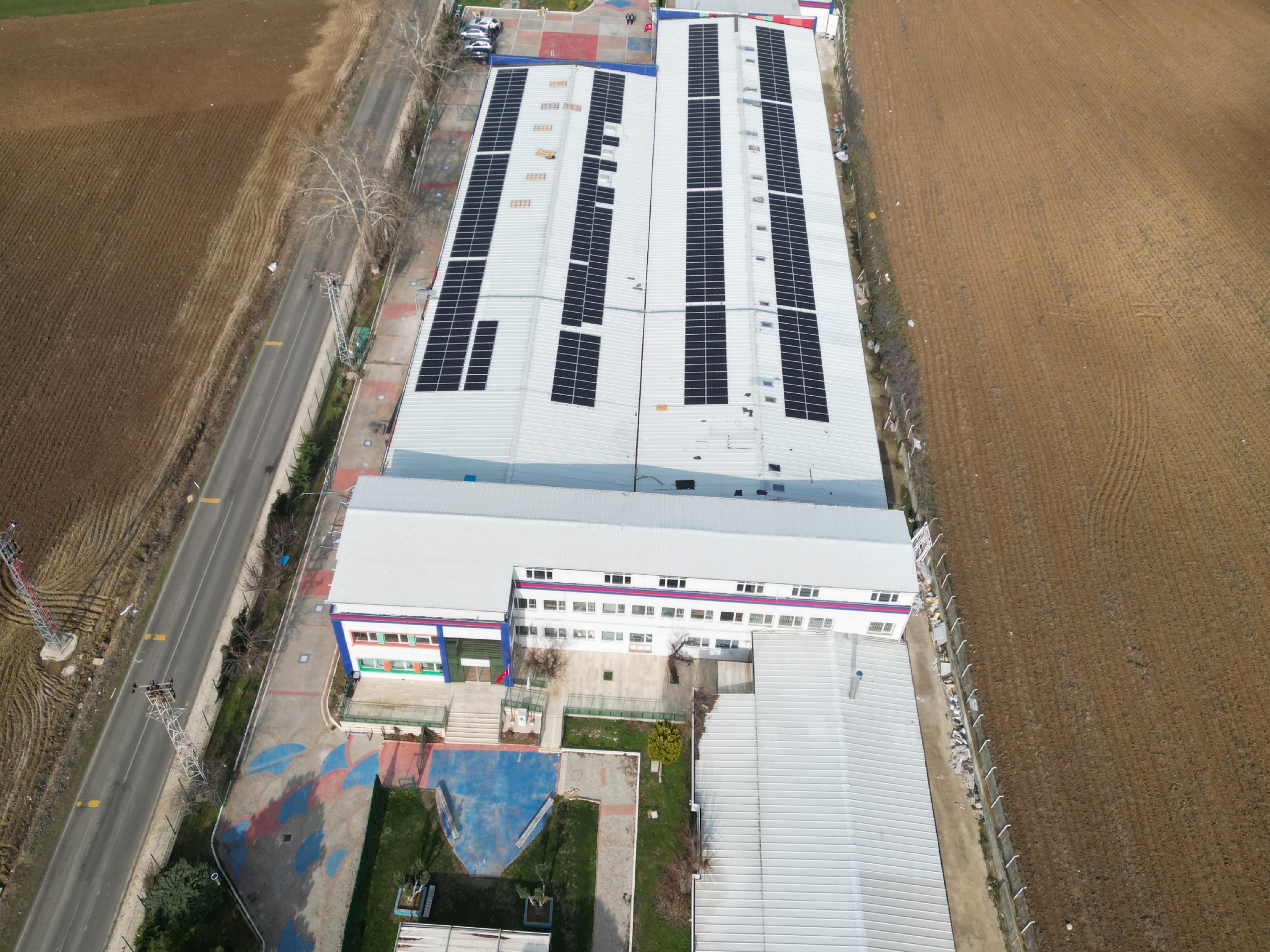 tekirdagda-bir-okul-elektrigini-gunesten-sagliyor-haberi-47eL3JbW.jpg