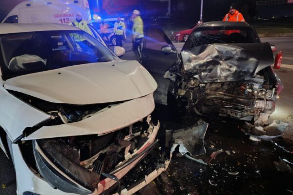 Tekirdağ’da iki otomobilin çarpıştığı kazada 3 kişi yaralandı