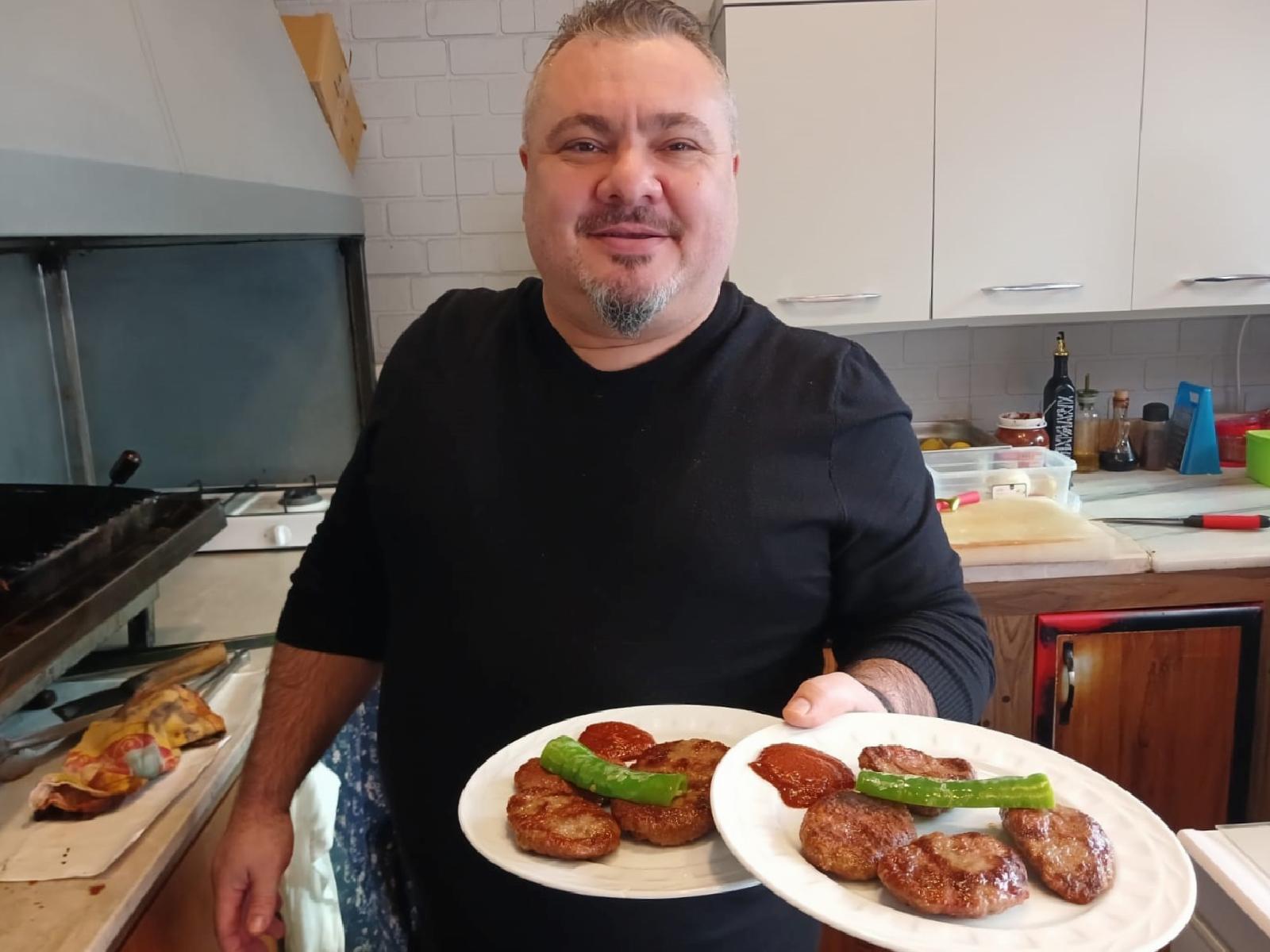 tekirdagli-kofte-ustasi-aanin-yilin-kareleri-oylamasina-katildi-3ewJjMX2.jpg