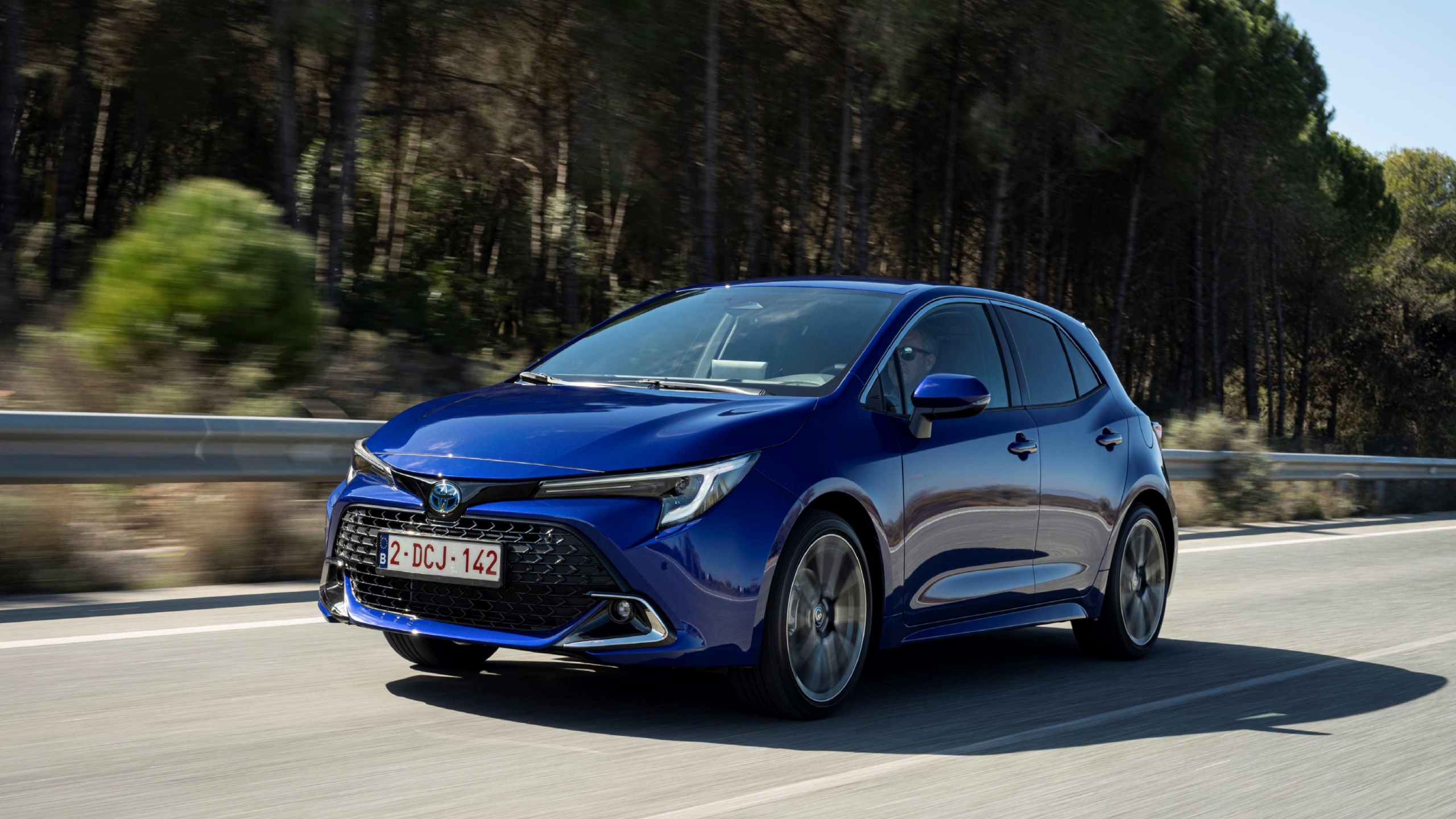 toyota-corolla-hatchback-hybrid-yilin-aile-otomobili-odulunu-kazandi-haberi-ZLVl543m.jpg