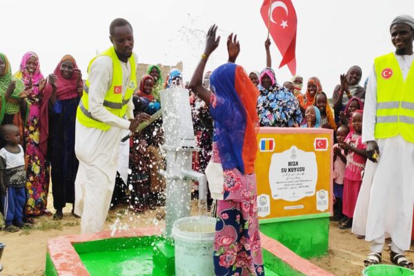 Valide İnsani Yardım Derneğinden Afrika ve Gazze’ye “su” yardımı