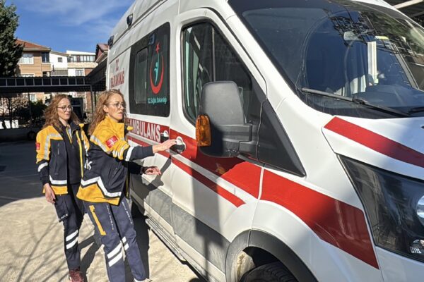 Yalova’nın acil sağlık personeli ikizleri hayat kurtarıyor haberi