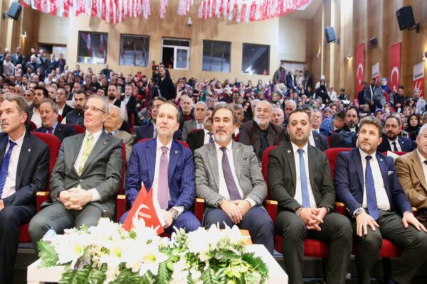 Yeniden Refah Partisi Genel Başkanı Erbakan, Kocaeli’de partisinin üye katılım programına iştirak etti