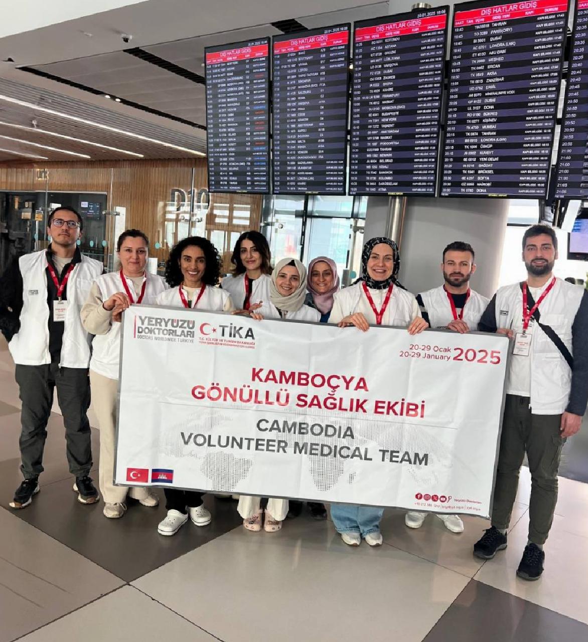 yeryuzu-doktorlari-derneginin-gonullu-saglik-ekibi-kambocyaya-gitti-haberi-edDGCDum.jpg