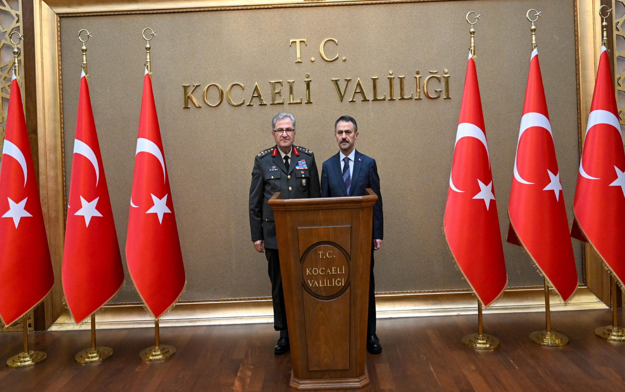 1-ordu-komutani-orgeneral-tokelden-vali-aktasa-ziyaret-haberi-7kejv3BJ.jpg