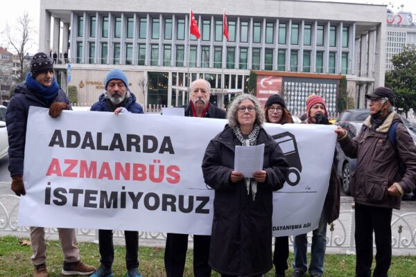 Ada halkından İBB binası önünde “turizm yapılaşması” eylemi haberi