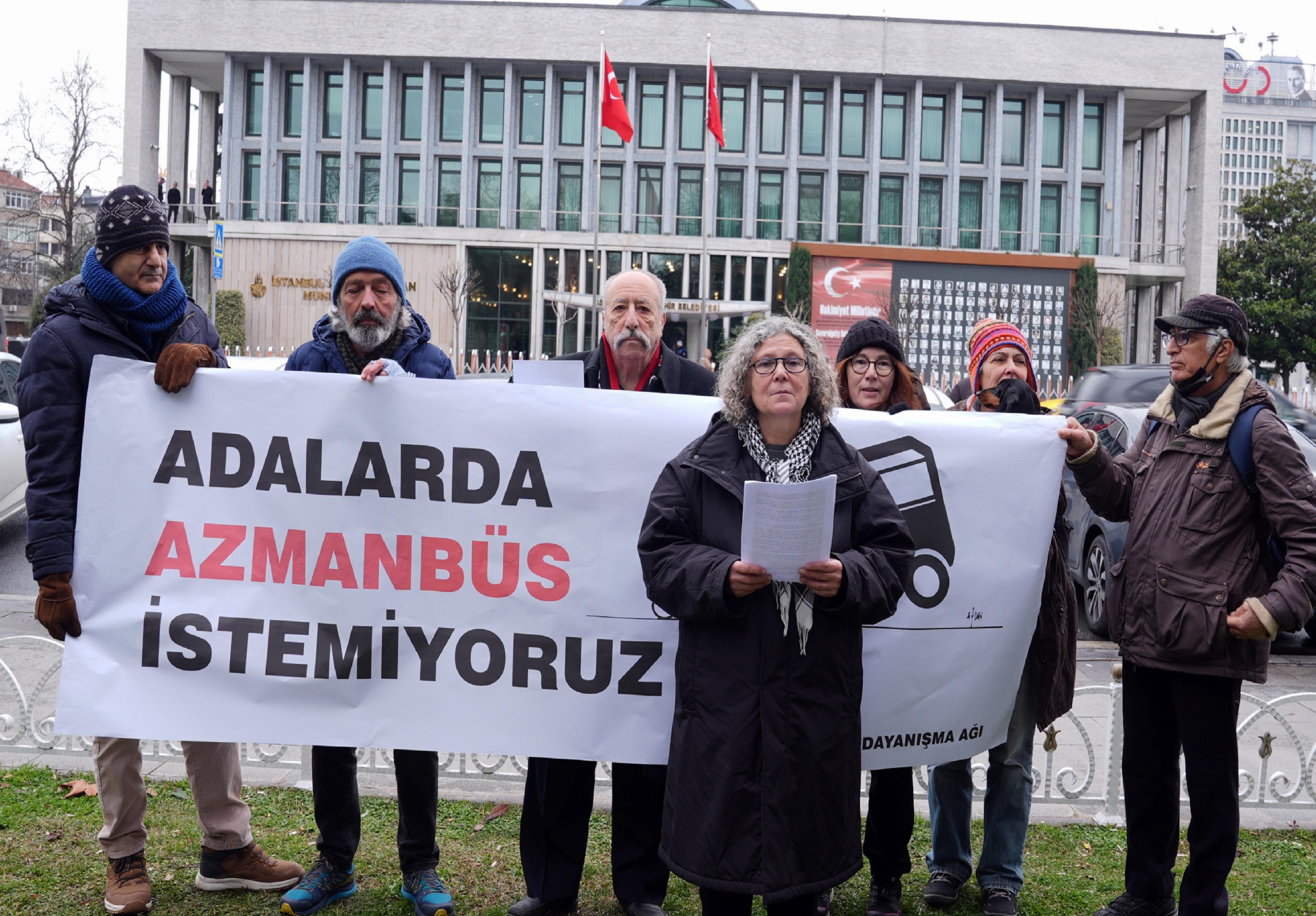 ada-halkindan-ibb-binasi-onunde-turizm-yapilasmasi-eylemi-haberi-Qv2tlKgx.jpg