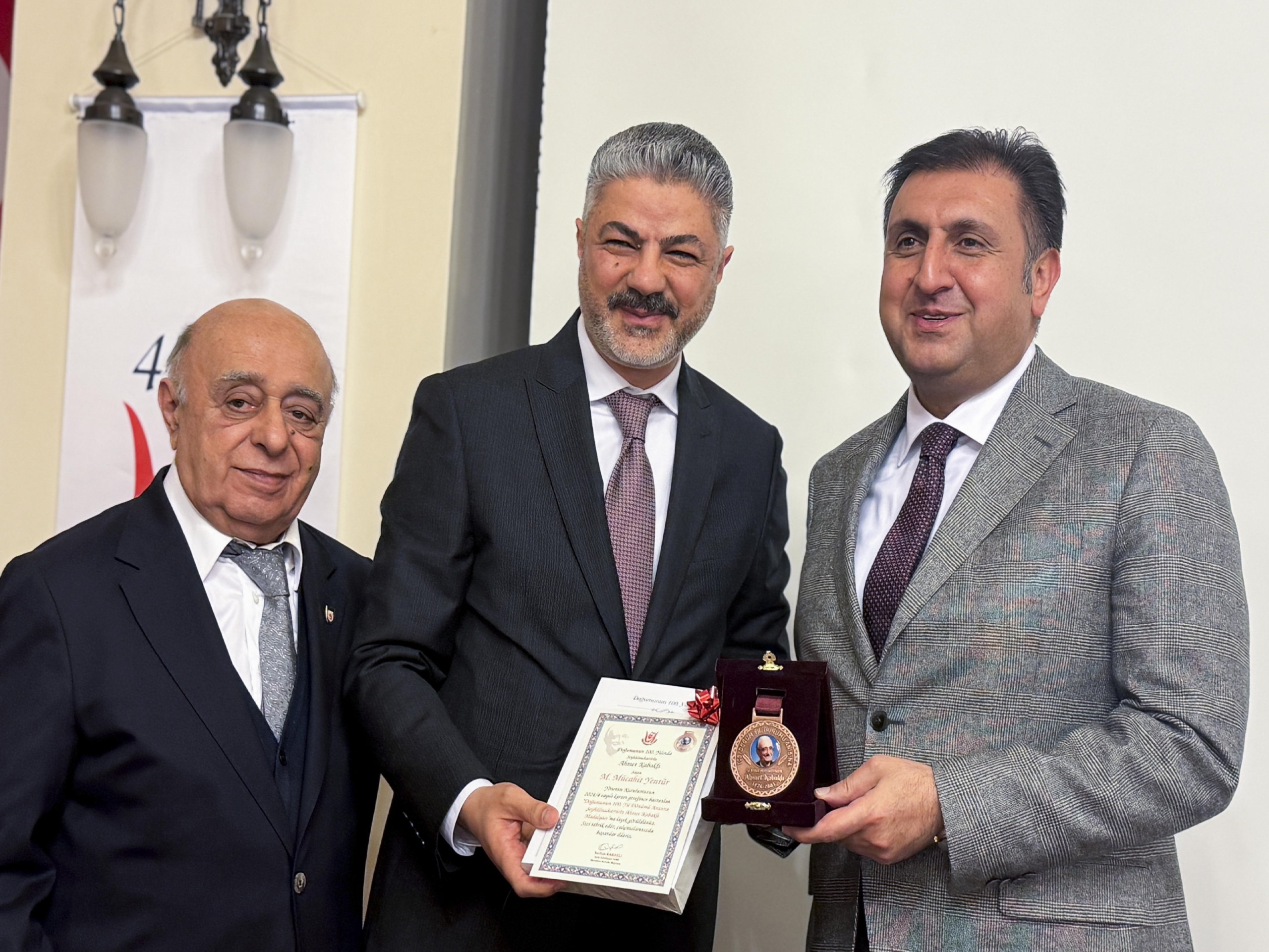 ahmet-kabakli-anisina-turk-edebiyati-vakfinda-odul-toreni-duzenlendi-haberi-D3KRG2u2.jpg