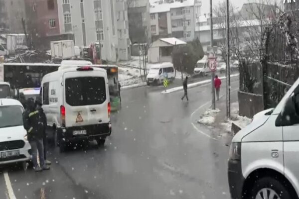 Arnavutköy’de yer altı kablolarının patlaması paniğe yol açtı haberi