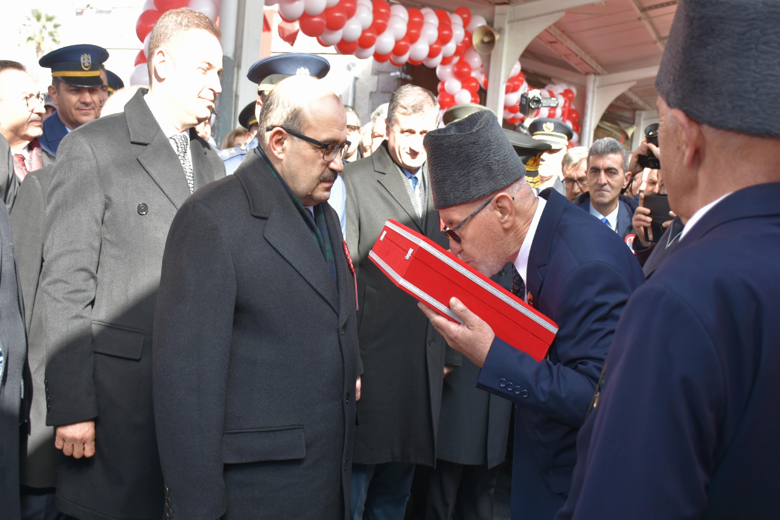 ataturkun-balikesire-gelisinin-102-yil-donumu-kutlandi-haberi-RYZHWpdt.jpg