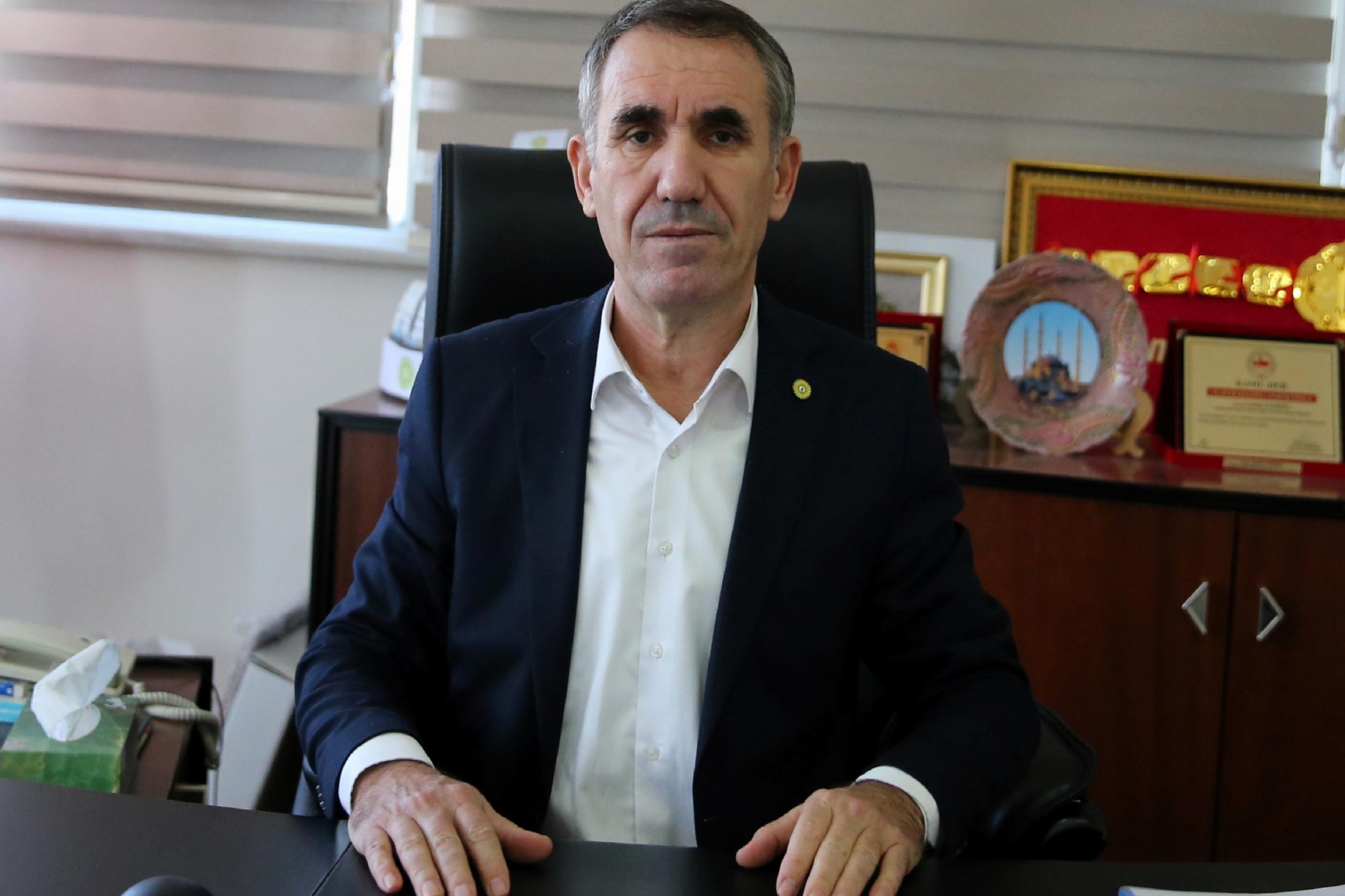 ayciceginin-koy-bazli-verim-sigortasi-kapsamina-alinmasi-ciftciyi-kuraklik-riskine-karsi-koruyacak-haberi-2r3R7HN9.jpg