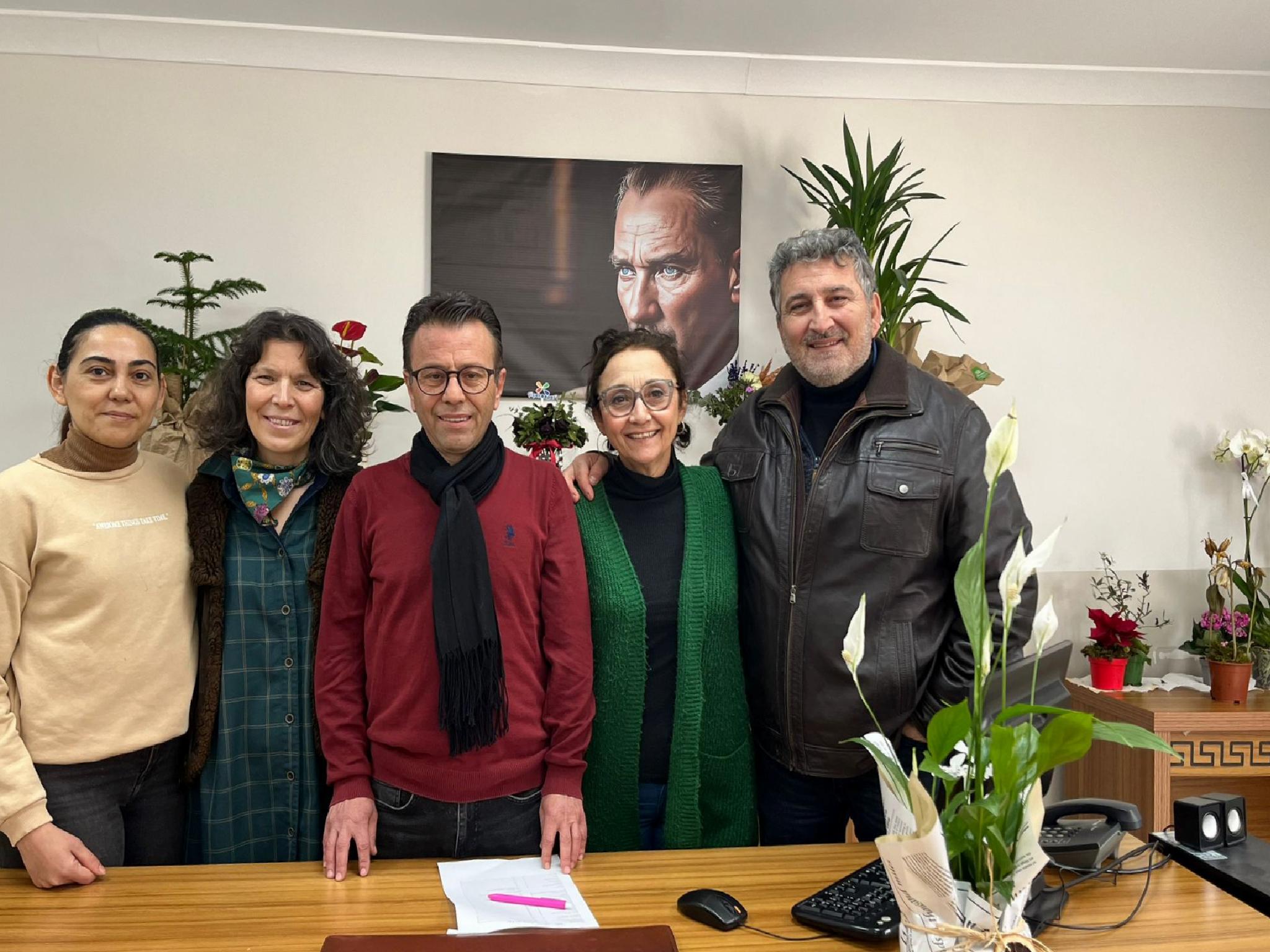 ayvalikta-sanat-derneginde-yeni-yonetim-secildi-haberi-1Muj7hgs.jpg