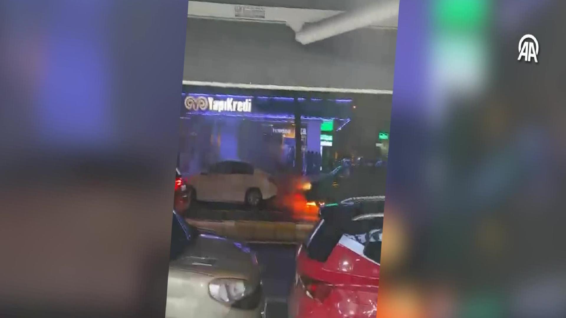 bagcilarda-park-halindeki-otomobilde-cikan-yangin-sonduruldu-haberi-6KQdERLN.jpg