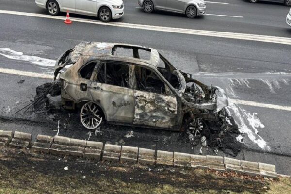 Bağcılar’da seyir halindeki cip yandı haberi