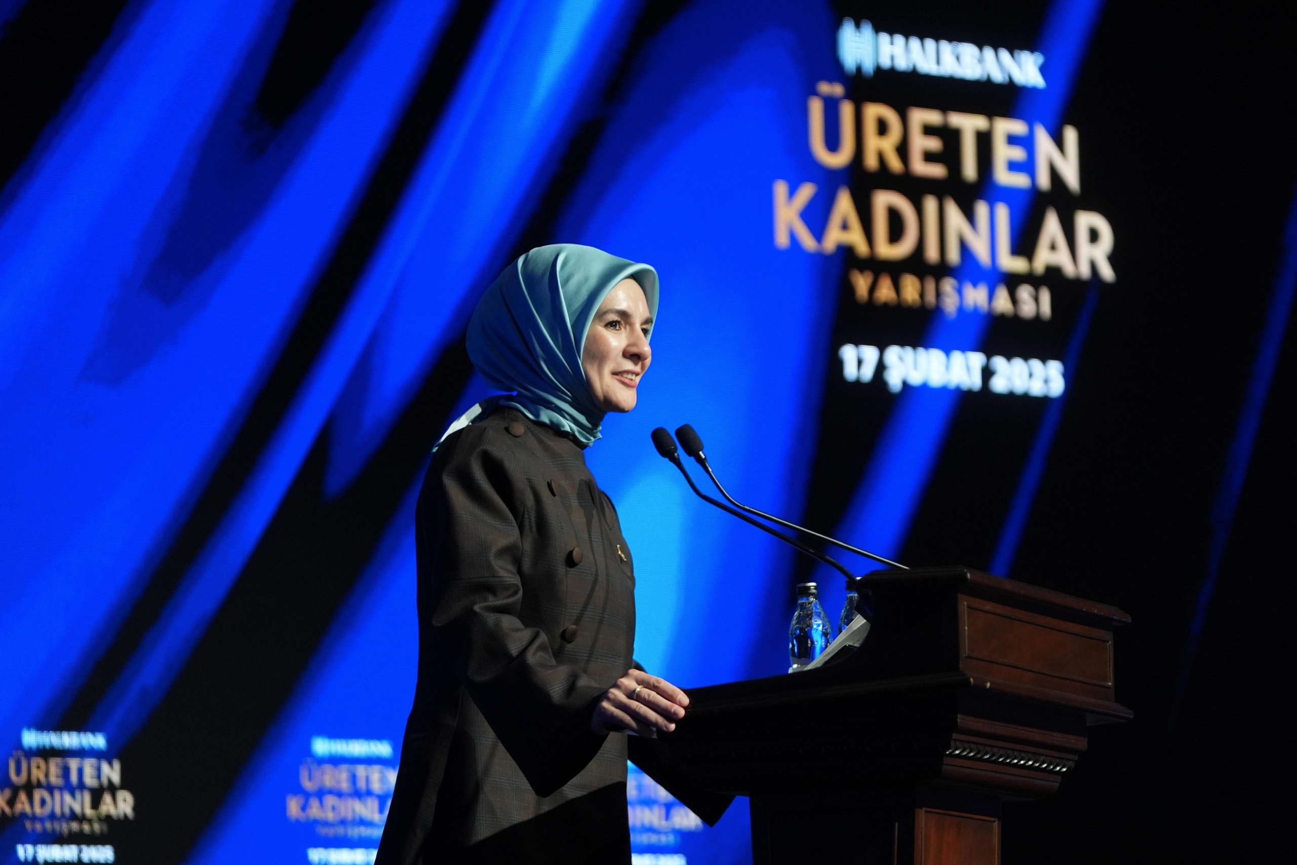 bakan-goktas-halkbank-ureten-kadinlar-yarismasi-odul-toreninde-konustu-haberi-9RY4JPuj.jpg