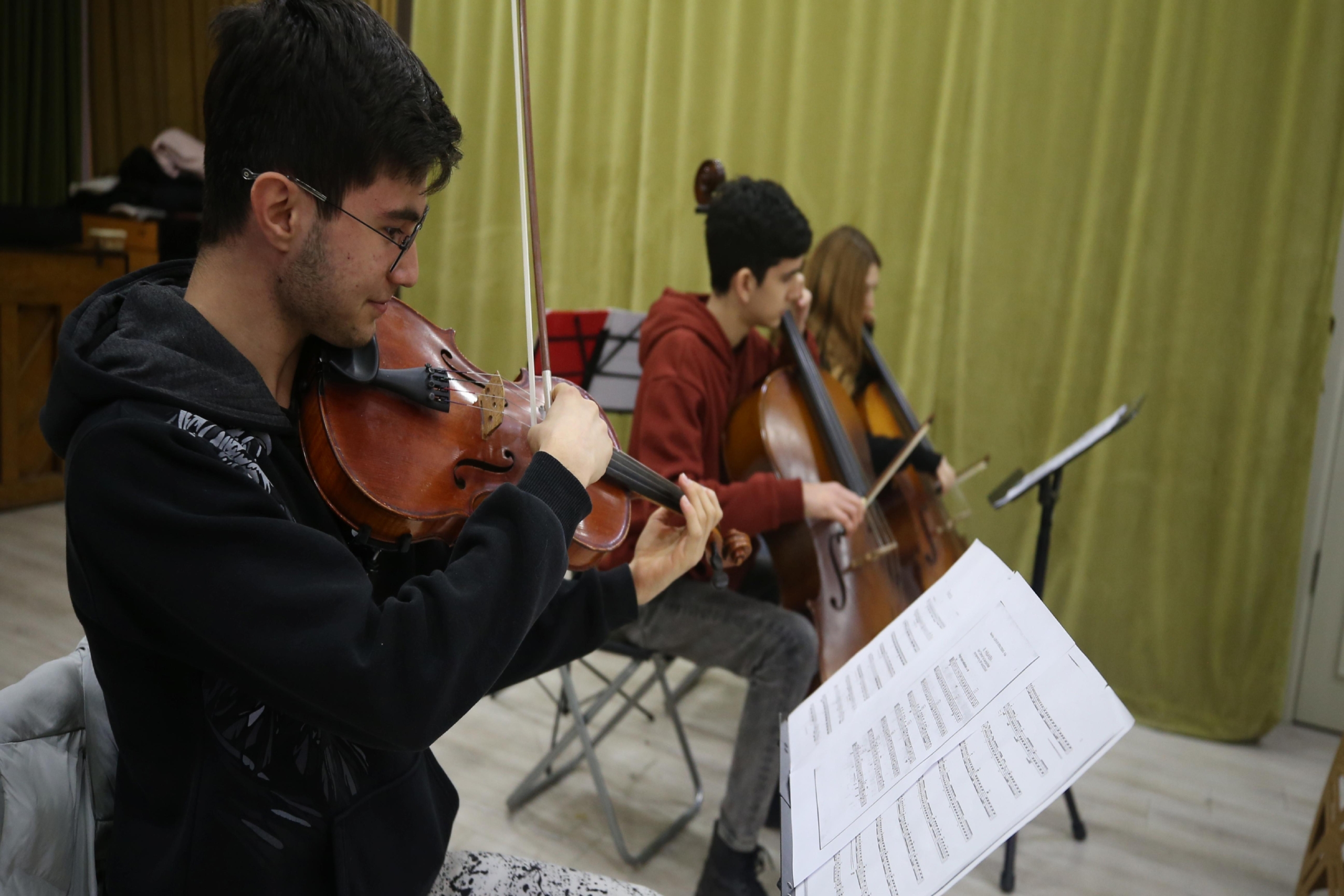 balikesirde-10-yilda-4-bin-cocuga-gonullulerce-muzik-egitimi-verildi-haberi-NObF3Abq.jpg
