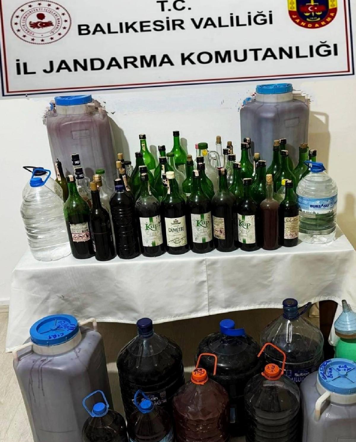 balikesirde-420-litre-sahte-alkol-ele-gecirildi-haberi-hBWupTQf.jpg