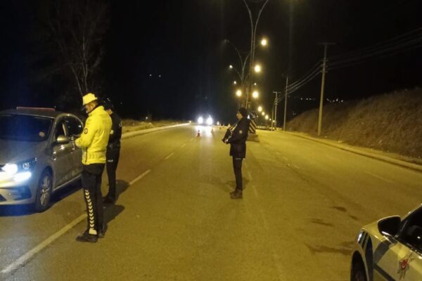 Balıkesir’de asayiş uygulamasında aranan 10 kişi yakalandı haberi