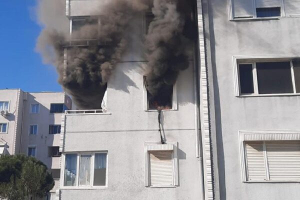 Balıkesir’de çıkan iki ayrı ev yangını söndürüldü haberi