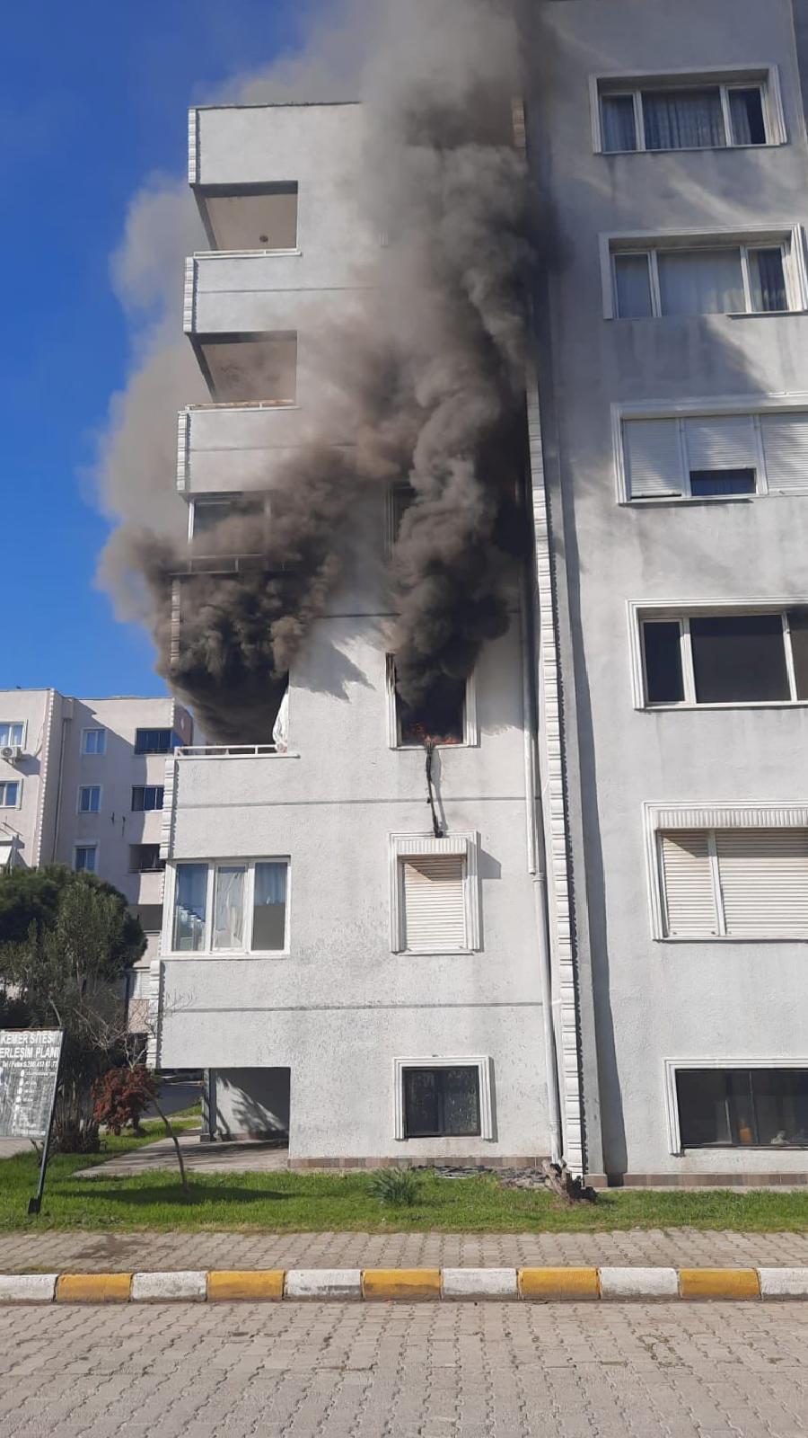 balikesirde-cikan-iki-ayri-ev-yangini-sonduruldu-haberi-v9KkVTix.jpg