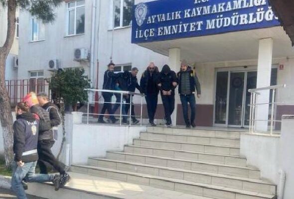 Balıkesir’de hırsızlık şüphelisi 2 kişi tutuklandı haberi
