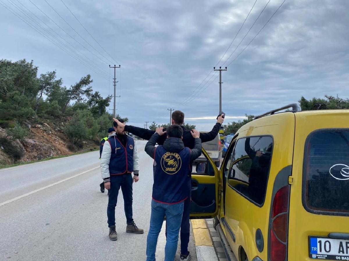 balikesirde-jandarma-ekiplerinden-huzur-ve-guven-uygulamasi-haberi-GeGcHyn1.jpg