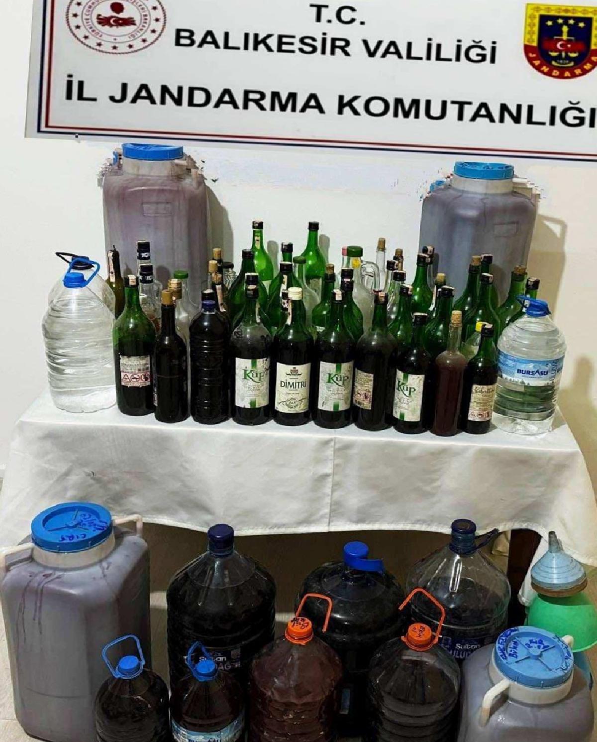 balikesirde-jandarmanin-duzenledigi-operasyonlarda-19-supheli-yakalandi-haberi-yra2kwdz.jpg