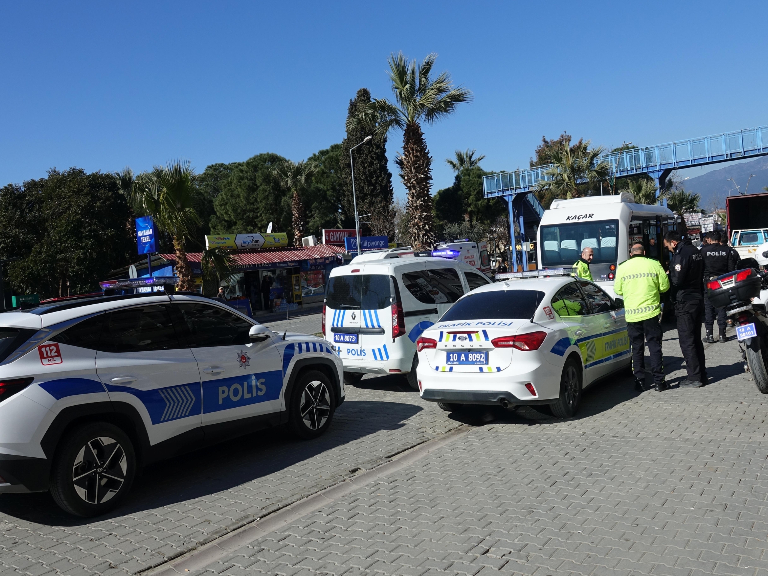 balikesirde-minibuste-fenalasan-kisi-hayatini-kaybetti-haberi-ZKWrq8sp.jpg