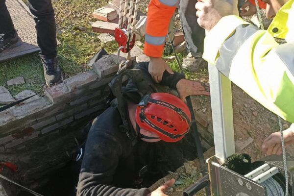 Balıkesir’de su kuyusuna düşen koyun itfaiye ekiplerince kurtarıldı haberi