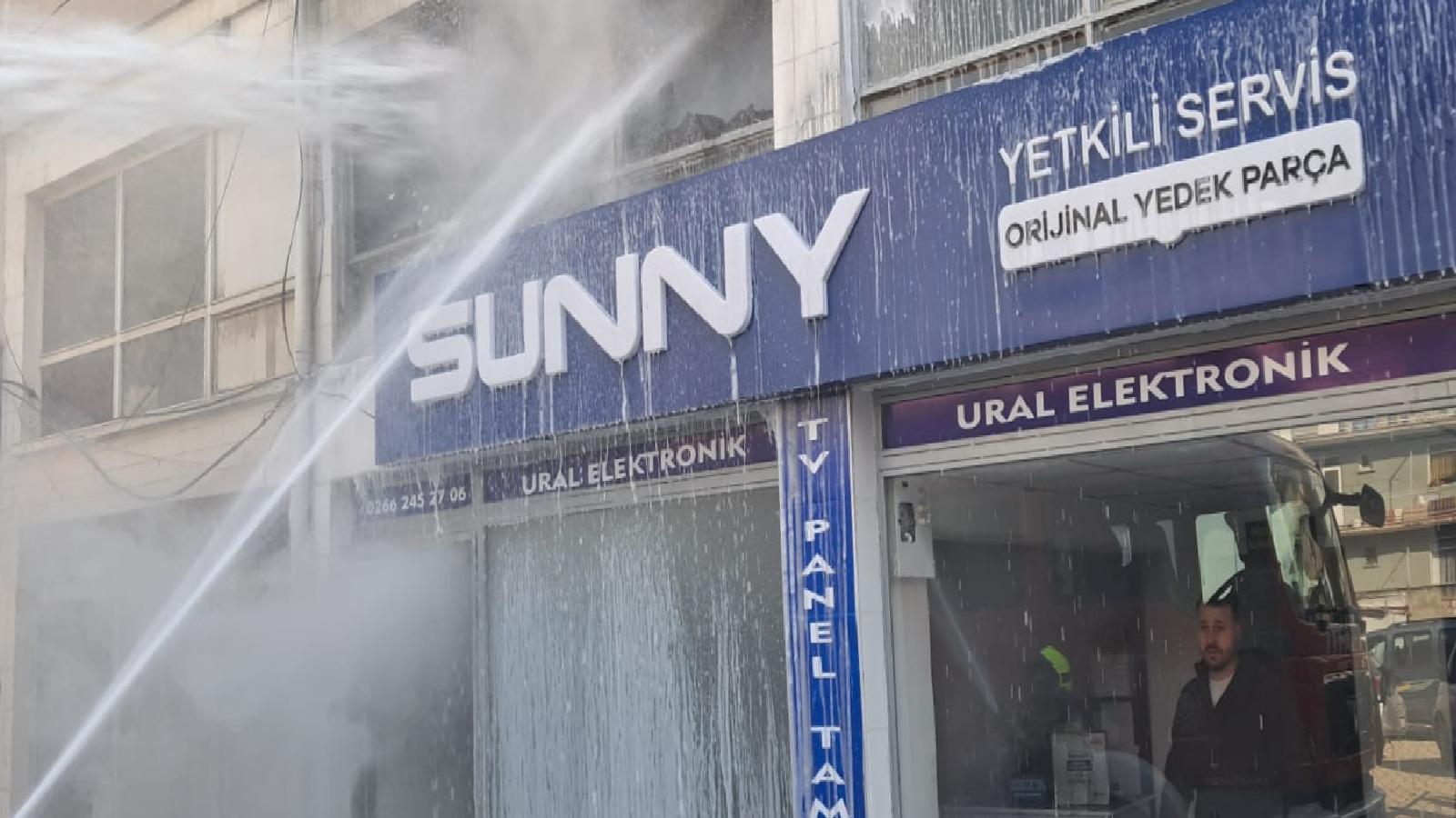 balikesirde-televizyon-tamir-atolyesinde-cikan-yangin-sonduruldu-haberi-4bjqFsjP.jpg