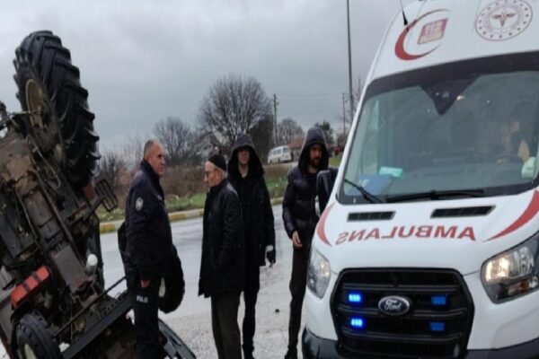 Balıkesir’de traktör ile otomobilin çarpıştığı kaza güvenlik kamerasında haberi
