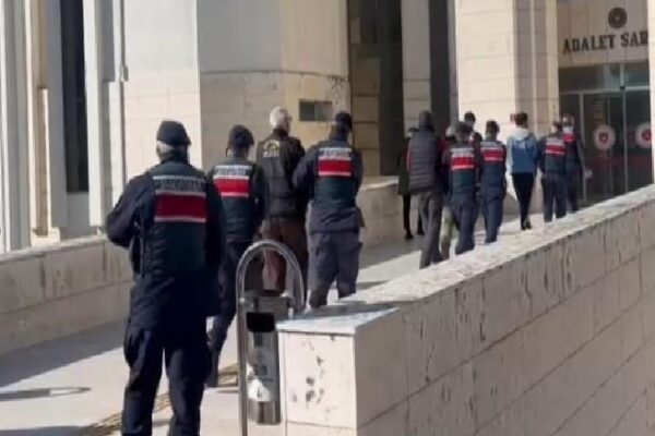 Balıkesir’de yakalanan 5 göçmen kaçakçısı tutuklandı haberi