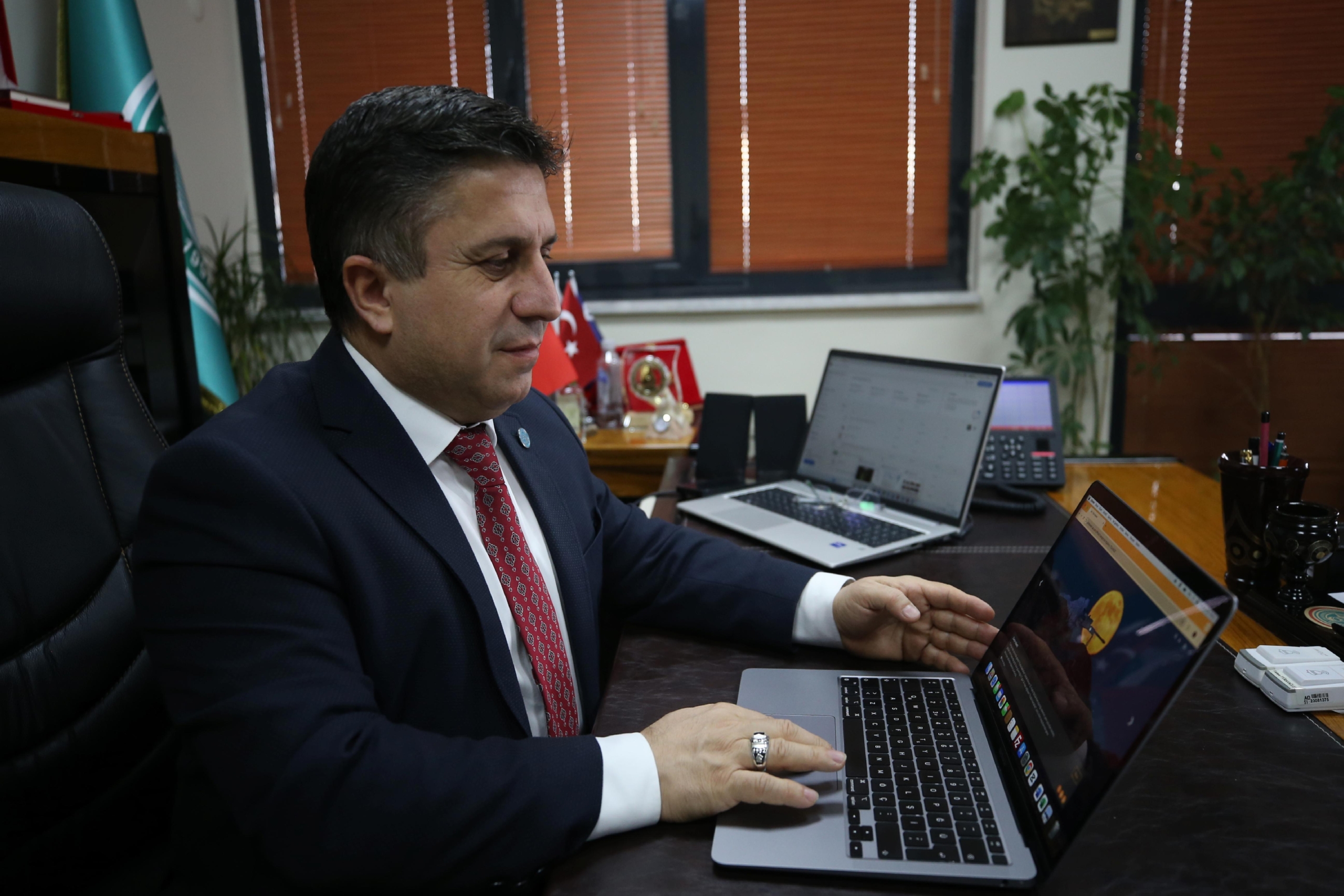 baun-rektoru-yucel-ogurlu-aanin-yilin-kareleri-oylamasina-katildi-haberi-wxTSQY8M.jpg