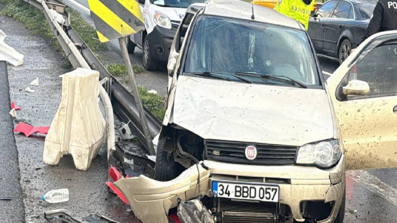bayrampasada-bariyerlere-carpan-otomobildeki-2-kisi-yaralandi-haberi-6WrfXa4B.jpg