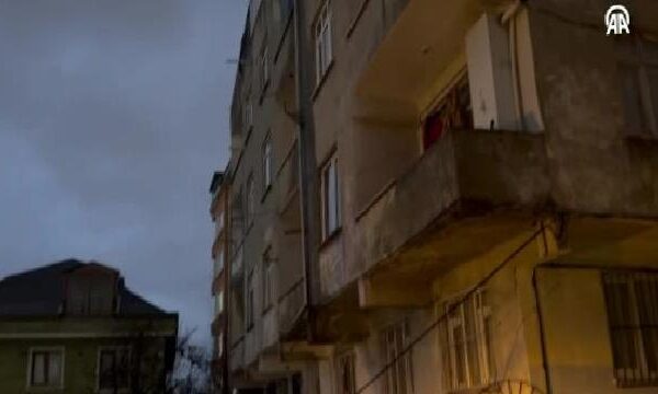 Beyoğlu’nda istinat duvarı çöktü, iki bina tahliye edildi haberi