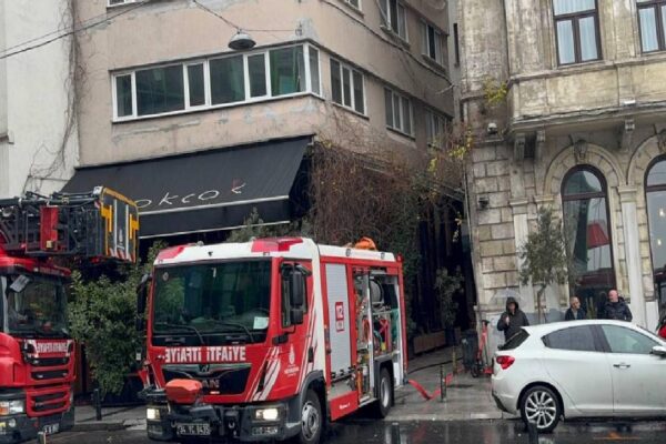 Beyoğlu’nda restoranda çıkan yangın söndürüldü haberi