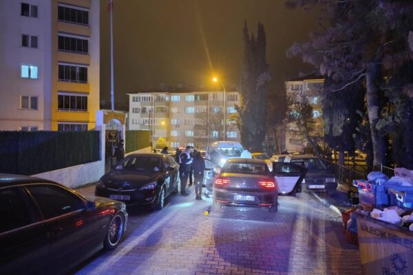 Bilecik Valiliğinden aileyi alıkoyup polise silah çeken zanlının etkisiz hale getirilmesine ilişkin açıklama: haberi