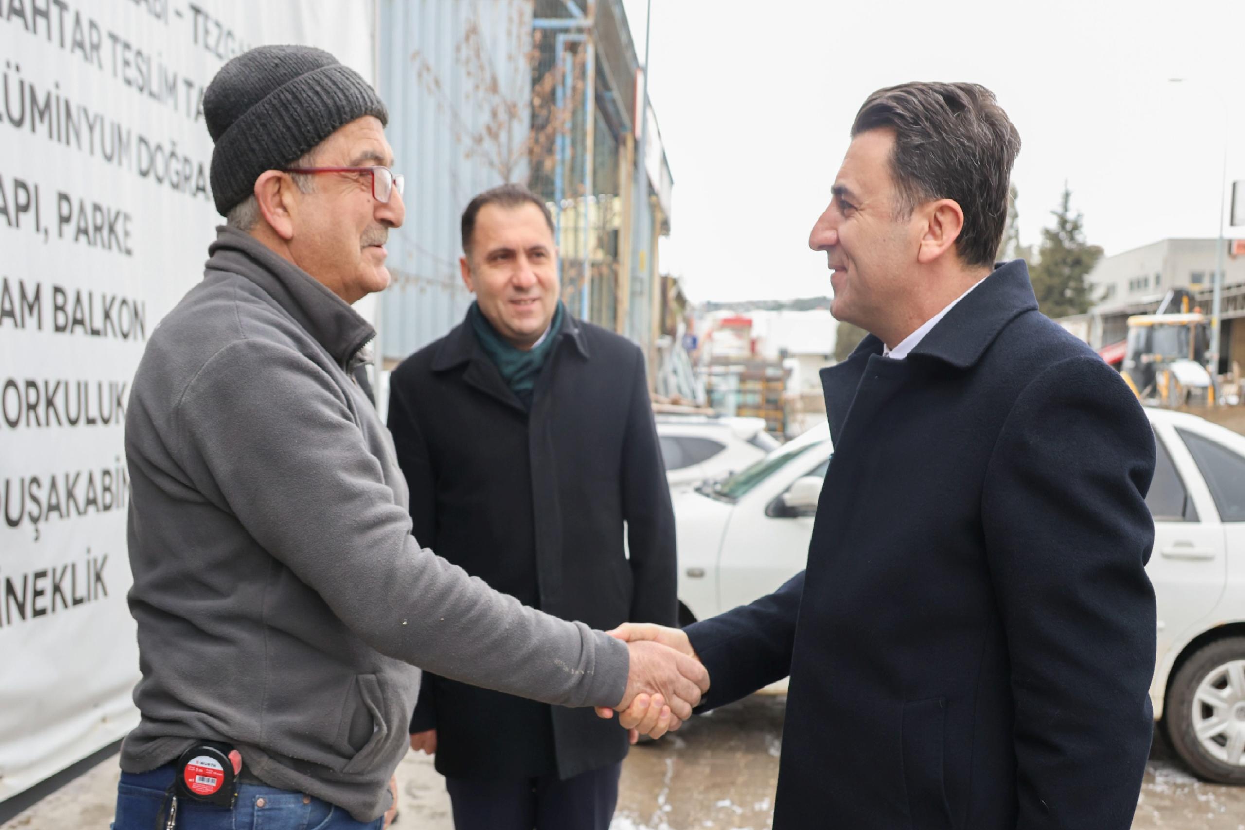 bilecik-valisi-aygol-6-subat-depremlerinden-sonra-kente-yerlesen-hatayli-depremzedeyi-ziyaret-etti-haberi-hbxOC1CE.jpg