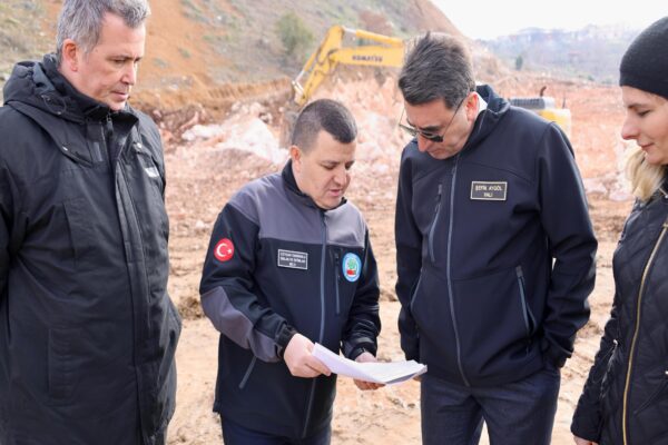 Bilecik Valisi Aygöl’den anaokulu ve tır parkı çalışmalarını inceledi haberi