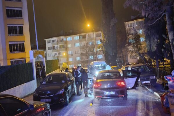 Bilecik’te bir kadın ve eşini alıkoyup, polise silah doğrultan şüpheli etkisiz hale getirildi haberi
