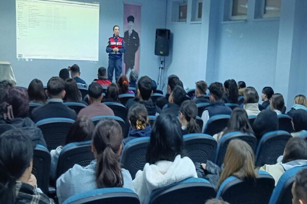 Bilecik’te jandarma personeli liselilerle bir araya geldi haberi