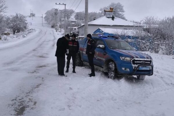 Bilecik’te jandarma, vatandaşın ilacını ulaştırdı haberi