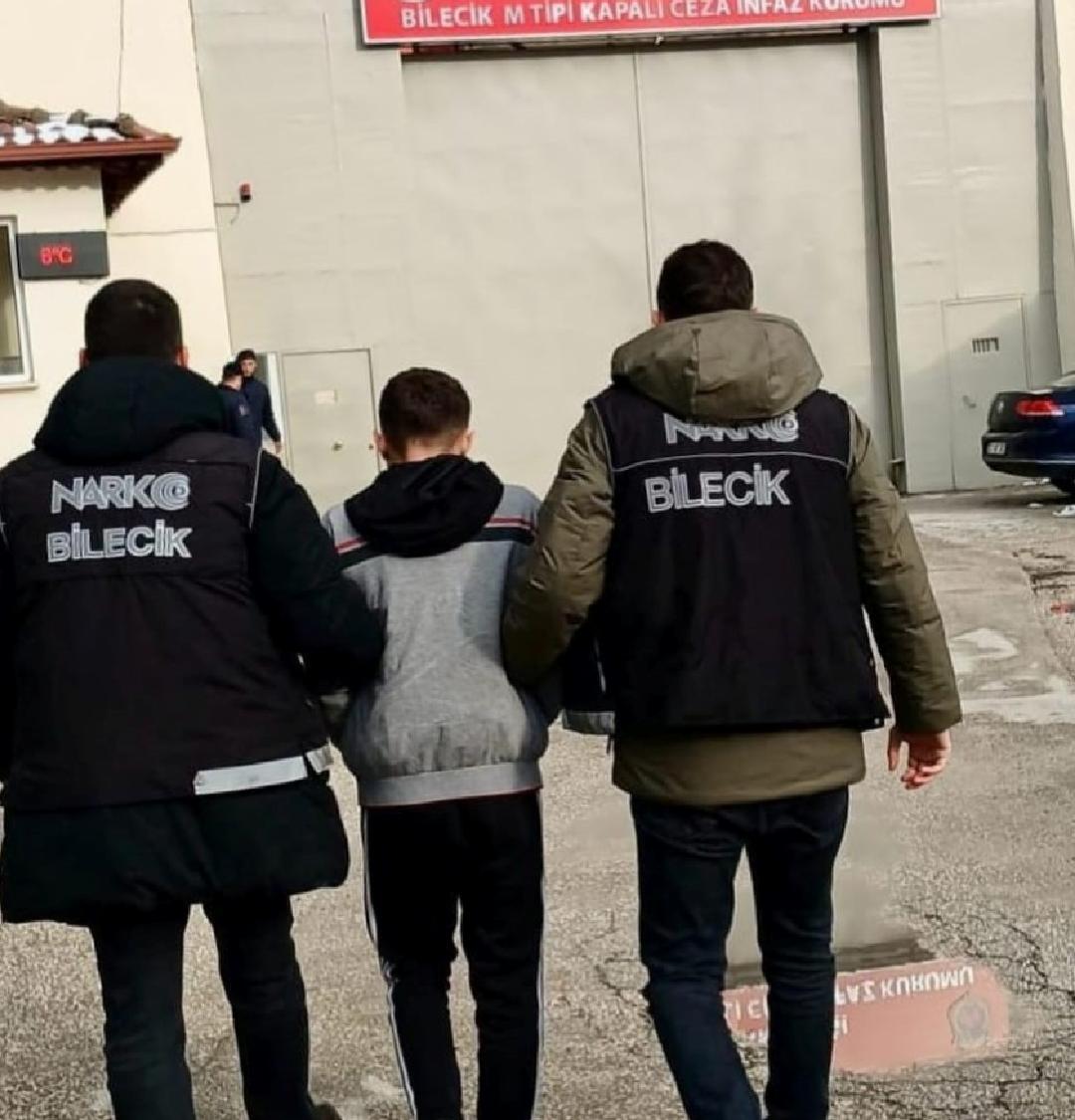 bilecikte-uzerinde-uyusturucu-ele-gecirilen-supheli-tutuklandi-haberi-kyhnbu9W.jpg