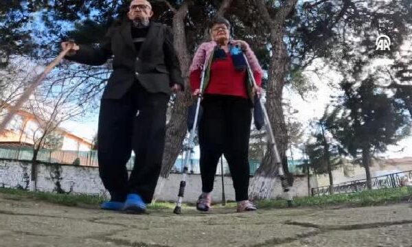 Bir yastıkta yarım asır geçiren çift sevgileriyle örnek oluyor haberi