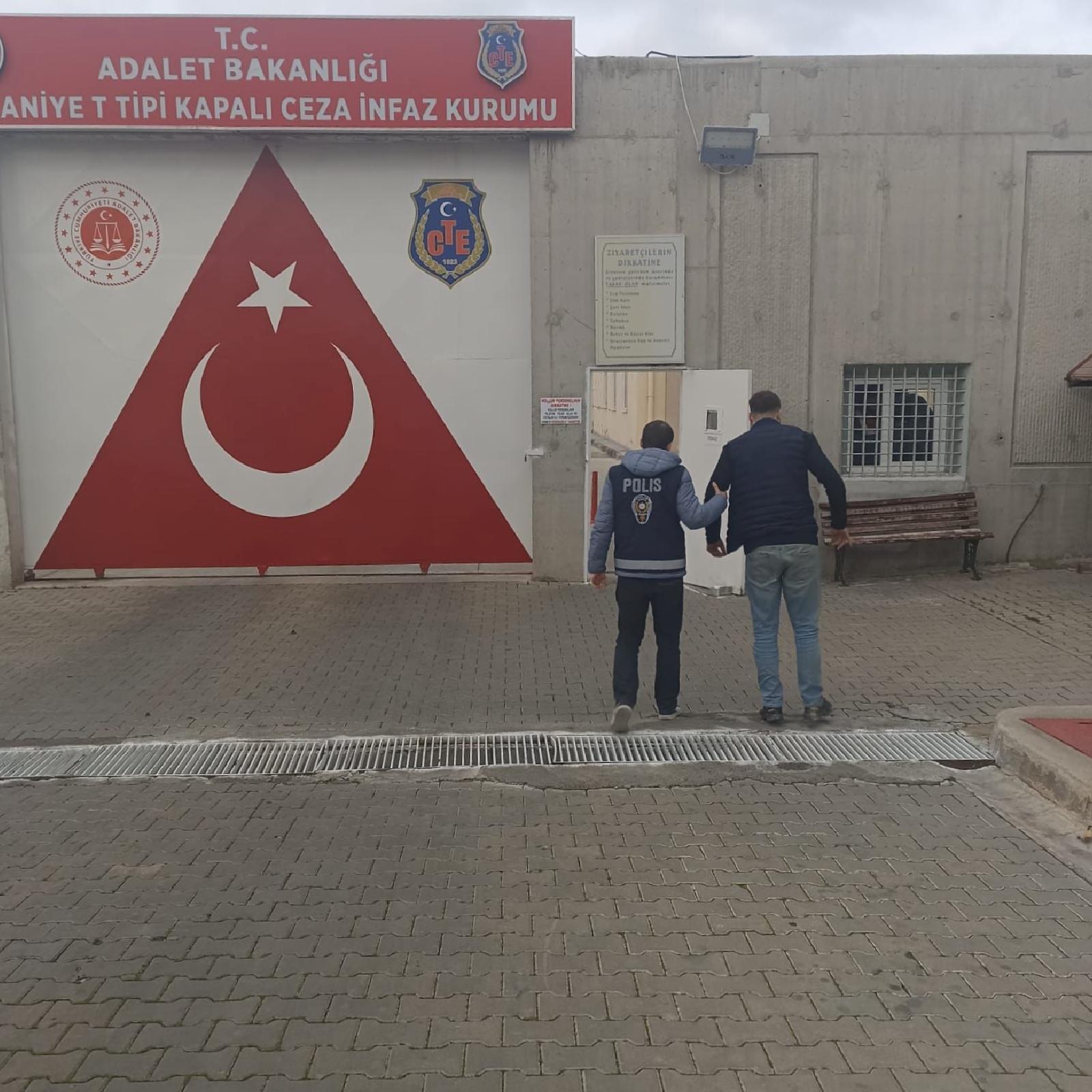 burhaniyede-firari-hukumlu-yakalandi-haberi-xjTROKF6.jpg