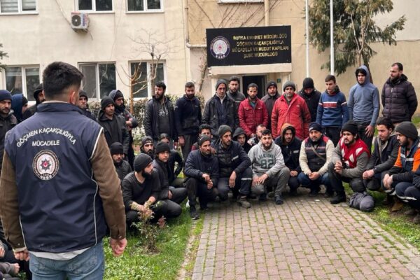 Bursa’da 47 yabancı uyrukluyu izinsiz çalıştıran 4 şüpheli yakalandı haberi