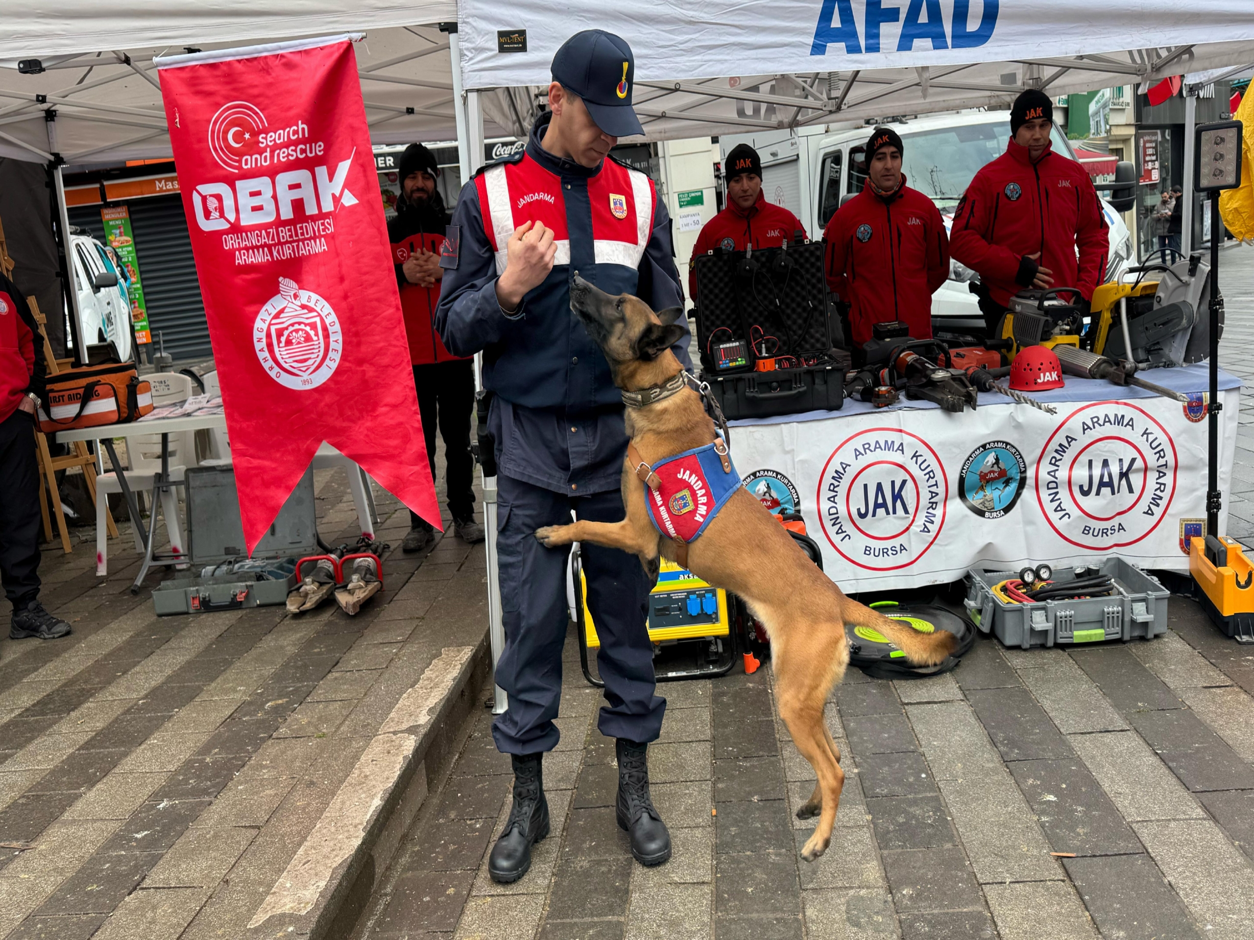 bursada-6-subat-depremleri-anma-etkinliginde-arama-kurtarma-malzemeleri-sergilendi-haberi-MAvqTzzN.jpg