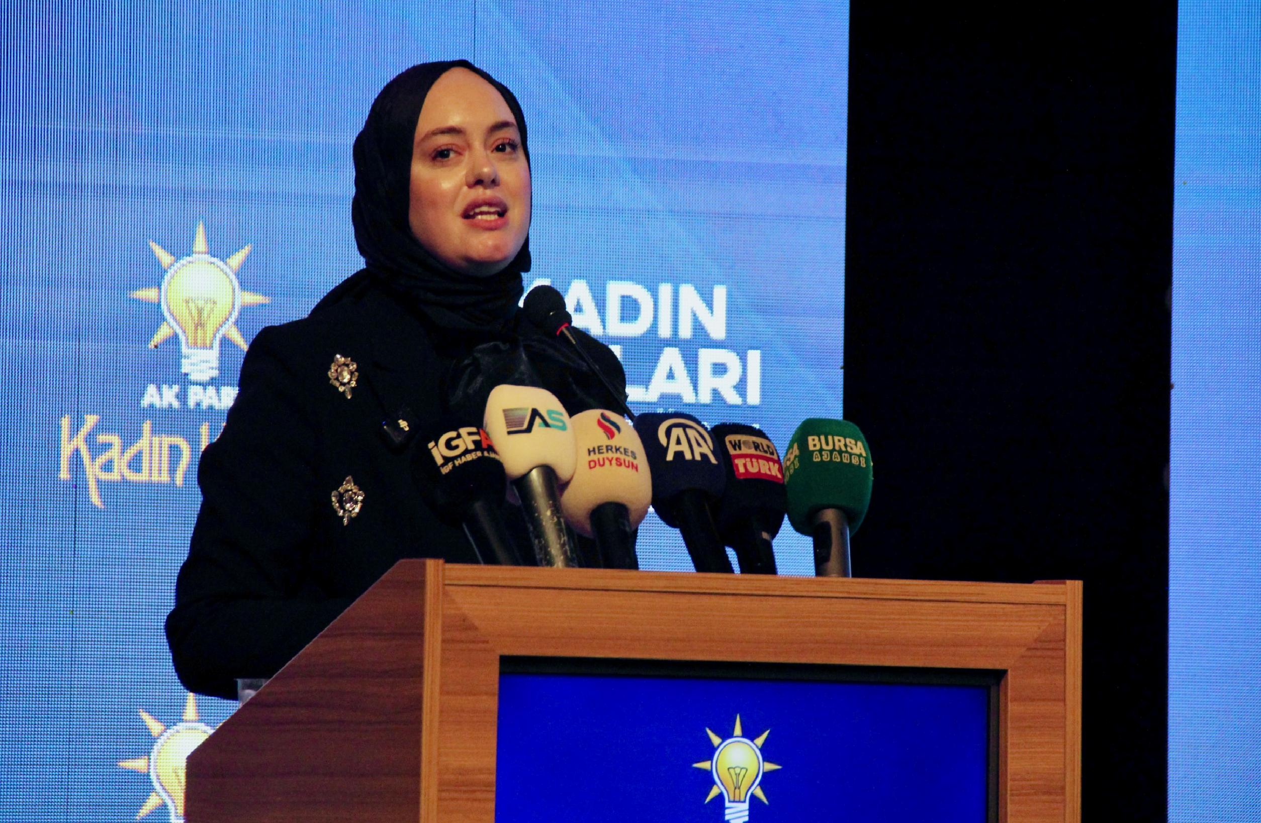 bursada-ak-parti-kadin-kollari-7-olagan-kongresi-yapildi-haberi-LQA5nfPH.jpg